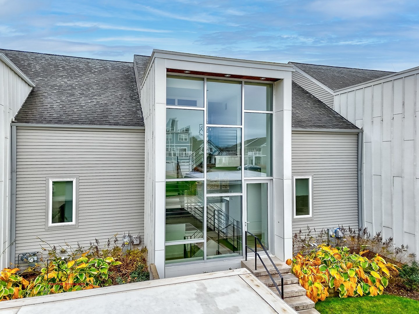45 Windward Way Ottawa, IL 61350 - Photo 2 of 29 front view of a house