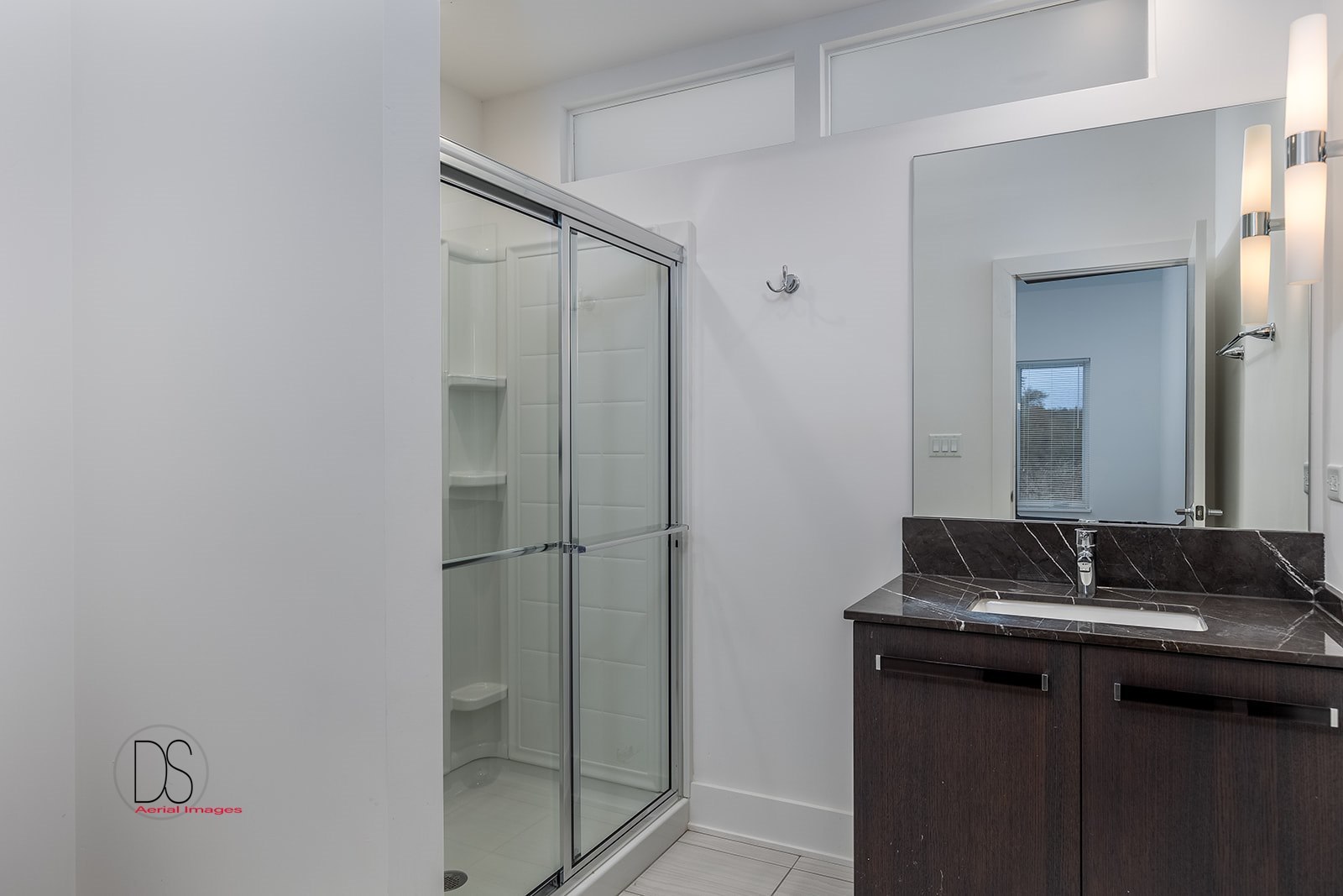 45 Windward Way Ottawa, IL 61350 - Photo 21 of 29 a bathroom with a sink and mirror
