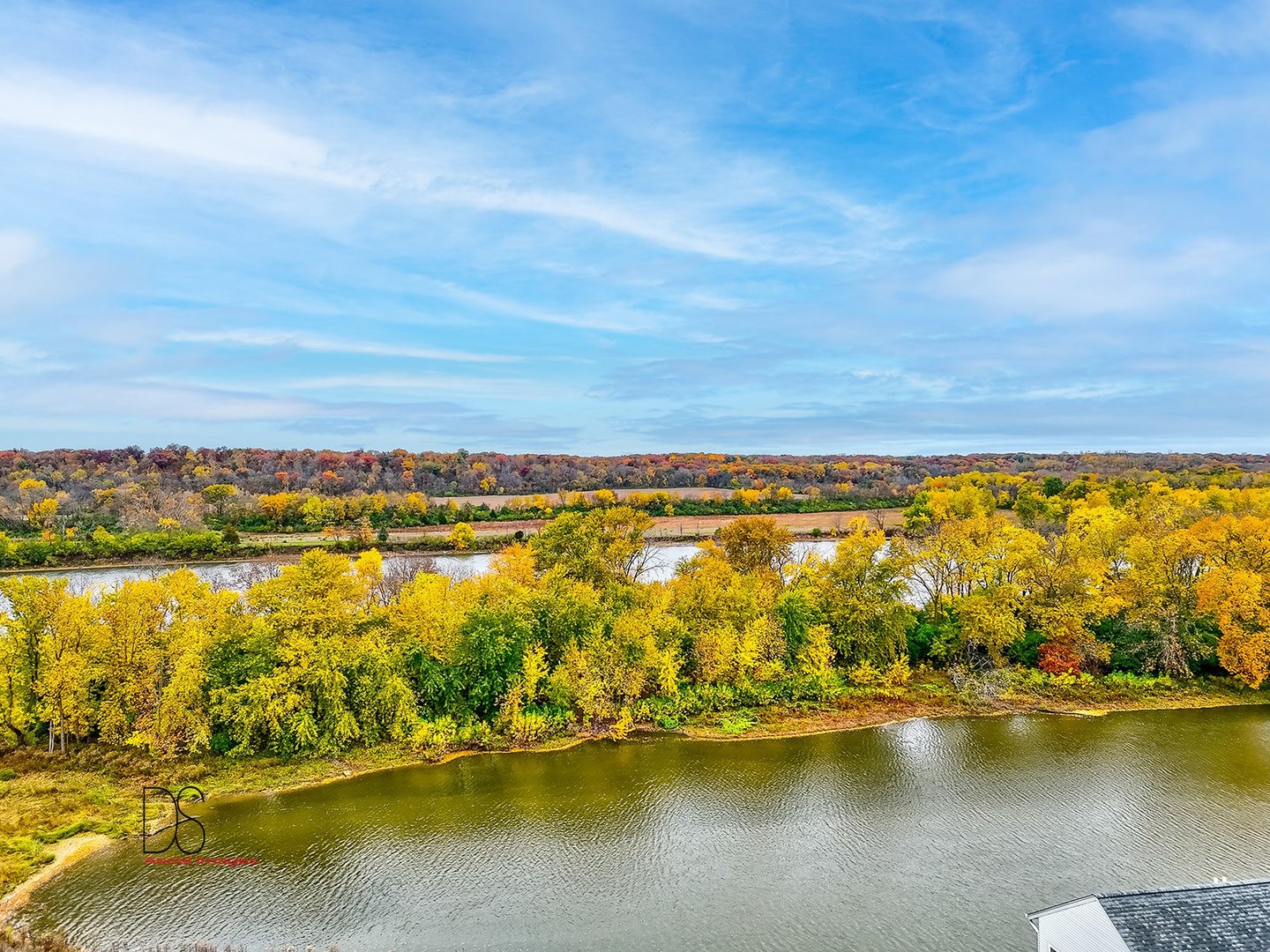 45 Windward Way Ottawa, IL 61350 - Photo 5 of 29 an aerial view of ocean and residential houses with outdoor space