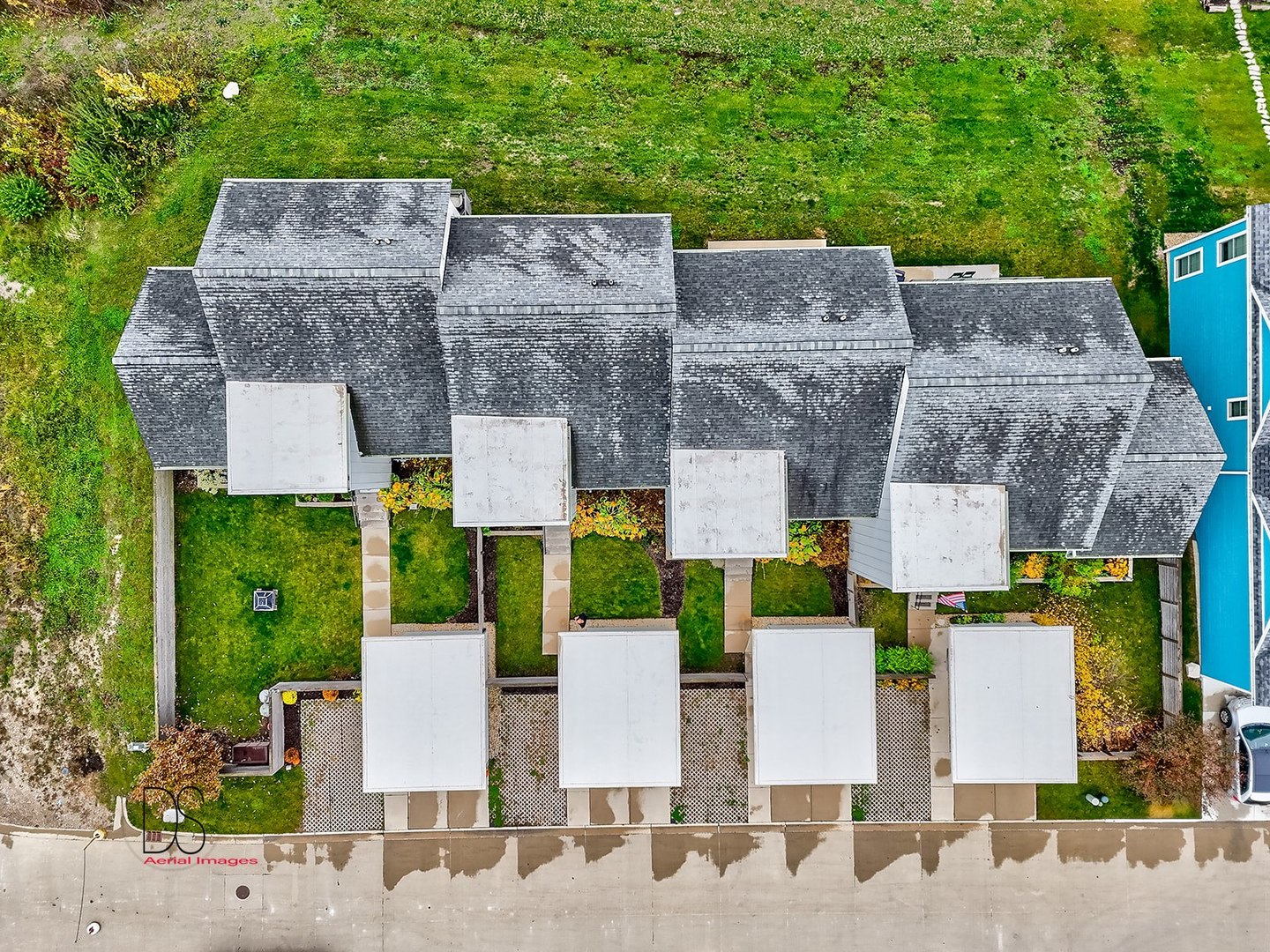 45 Windward Way Ottawa, IL 61350 - Photo 9 of 29 front view of house with a yard