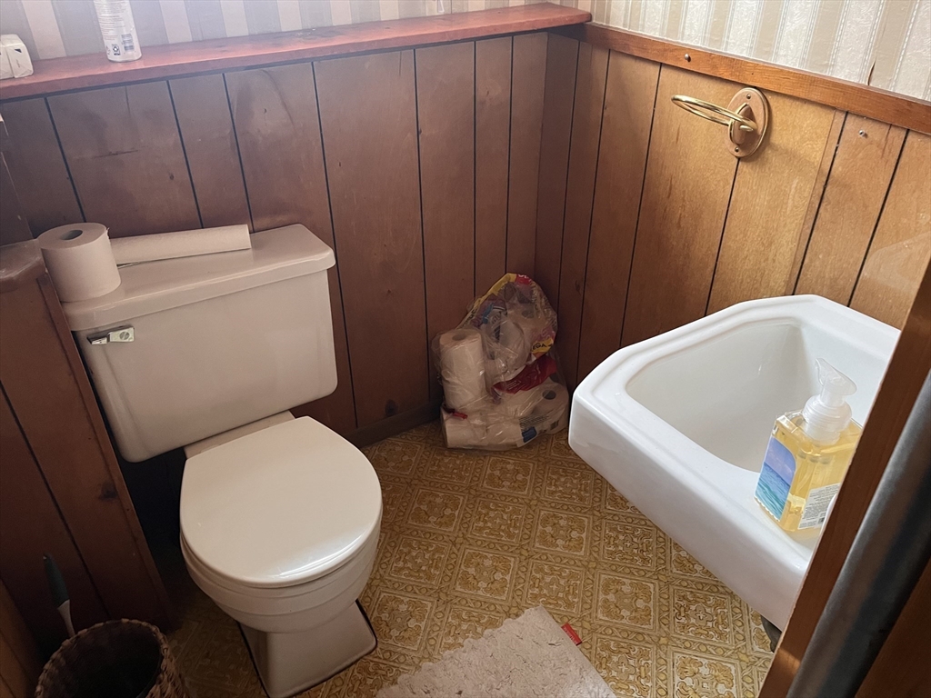 332 Albert Street Fall River, MA 02721 - Photo 17 of 42