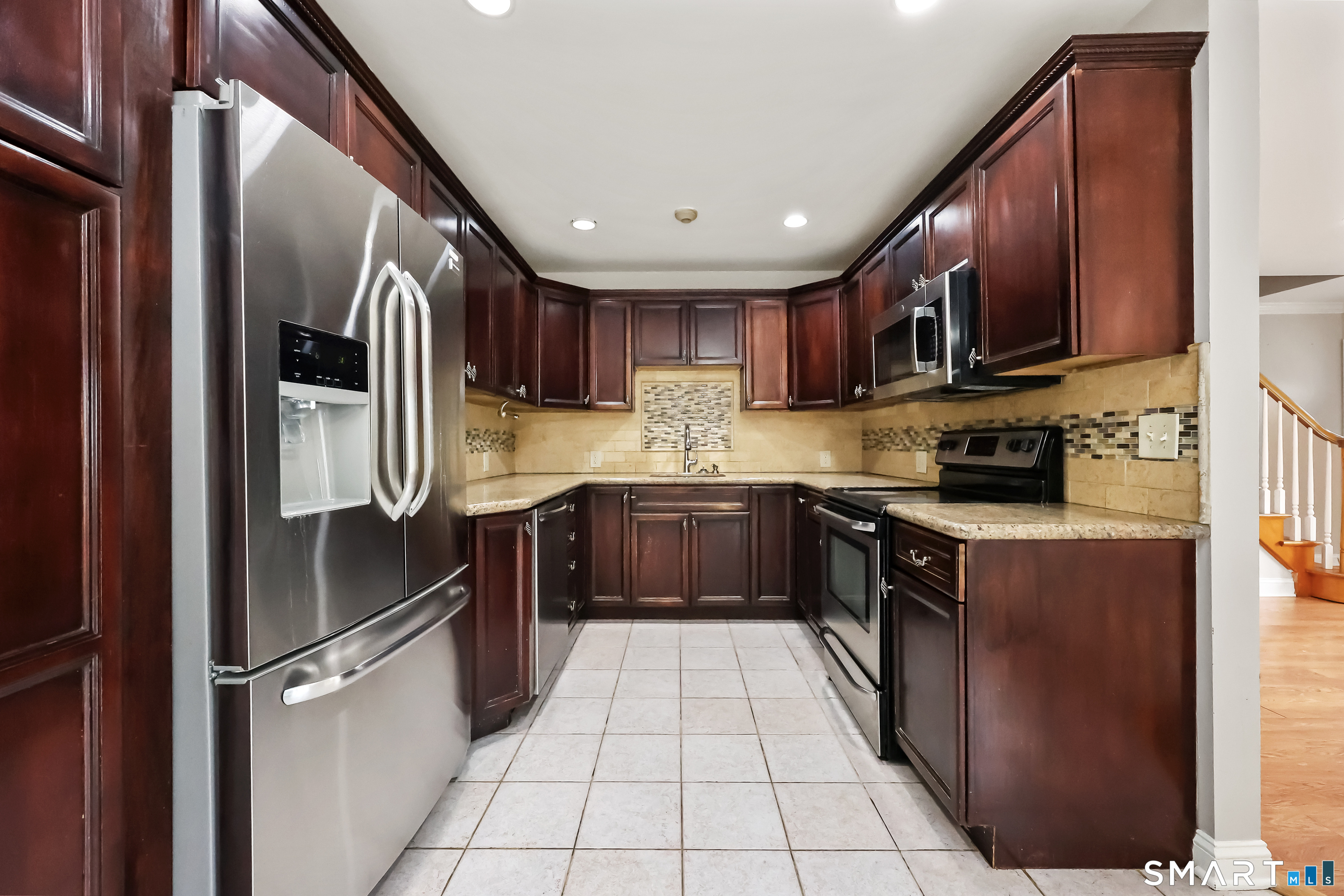 37 Old Barn Road South Stamford, CT 06905 - Photo 17 of 35