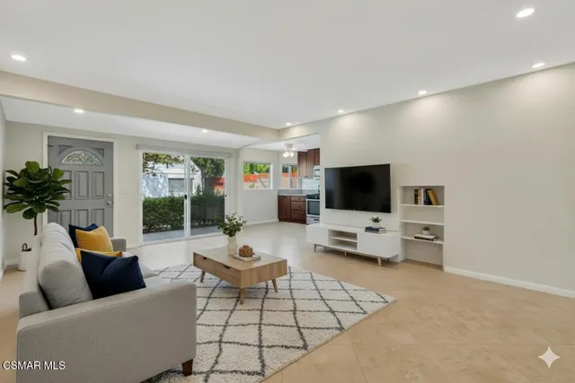 $1,095,000 | 7322 Lindley Avenue, Reseda, CA 91335