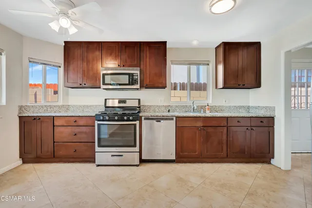 $1,095,000 | 7322 Lindley Avenue, Reseda, CA 91335