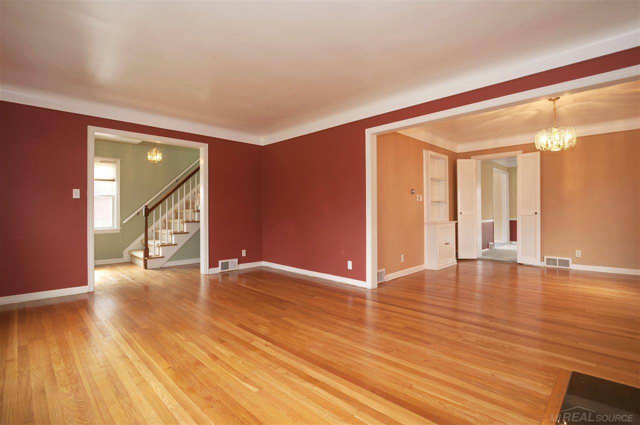 1019 Nottingham Grosse Pointe, MI 48230 - Photo 3 of 32 31315758-2.JPG