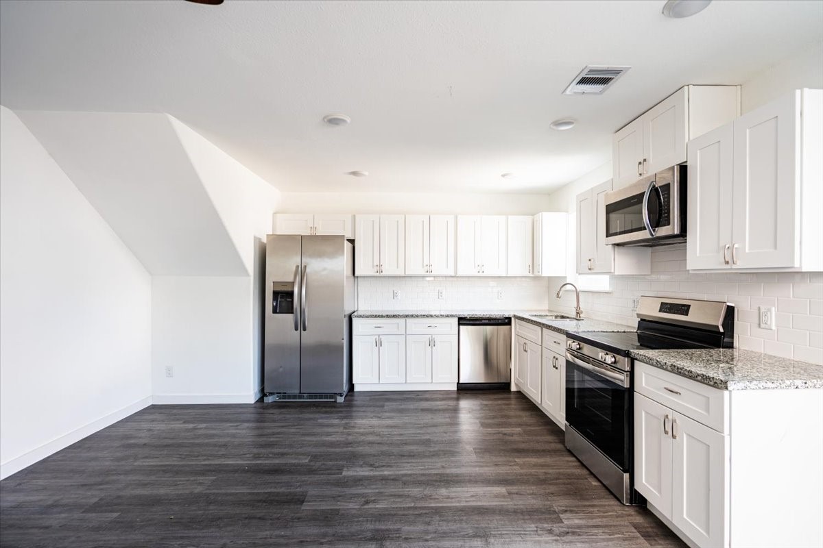 6305 Sandra Street, Unit A/B Houston, TX 77028 - Photo 9 of 48