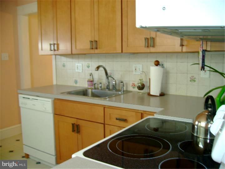 229 Lynbrooke Road Springfield, PA 19064 - Photo 8 of 23 Kitchen