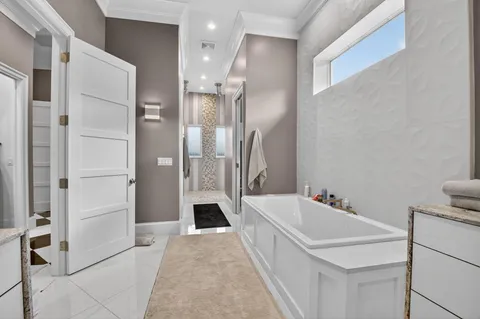 $2,475,000 | 11938 North Lake Drive, Boynton Beach, FL 33436