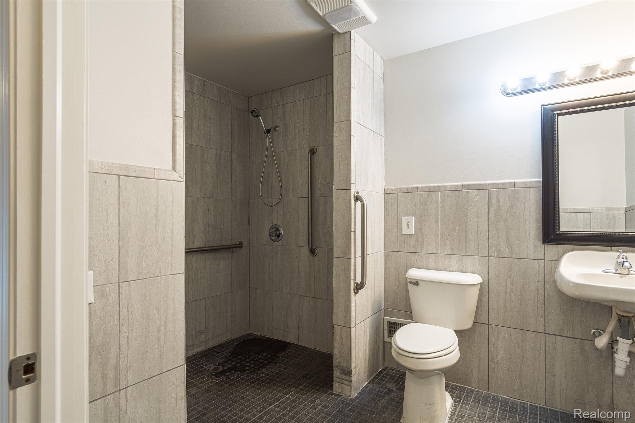 3427 Crooks Road Rochester, MI 48309 - Photo 19 of 29 Gallery Image 19