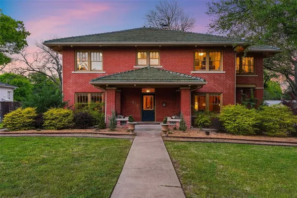 $812,270 | 406 Griffith Avenue, Terrell, TX 75160