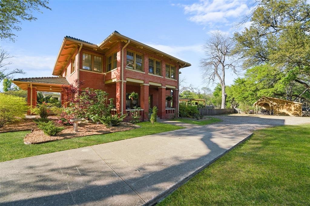 406 Griffith Avenue Terrell, TX 75160 - Photo 9 of 40 a front view of house with yard