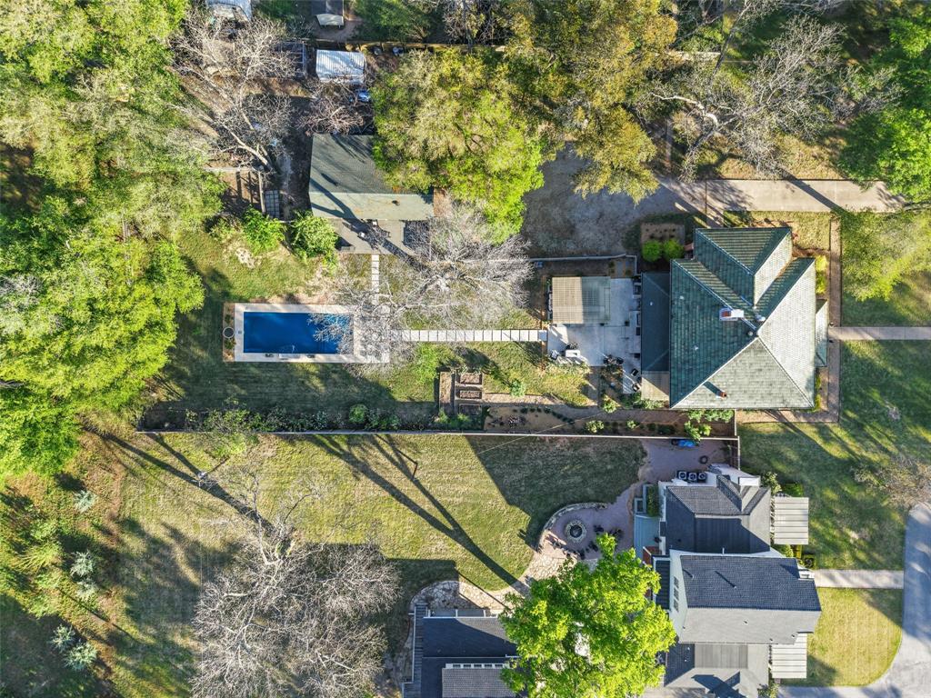 406 Griffith Avenue Terrell, TX 75160 - Photo 10 of 40 a view of a fountain in front of a house