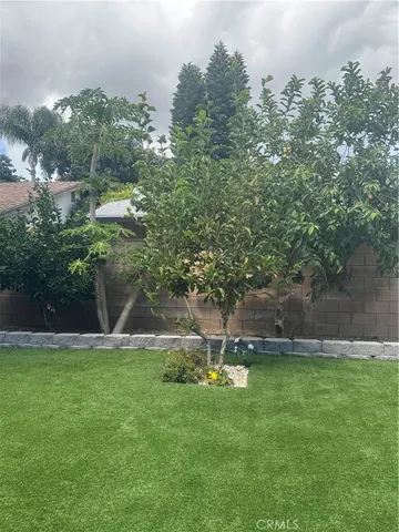 $5,000 | 7127 White Oak Avenue, Reseda, CA 91335