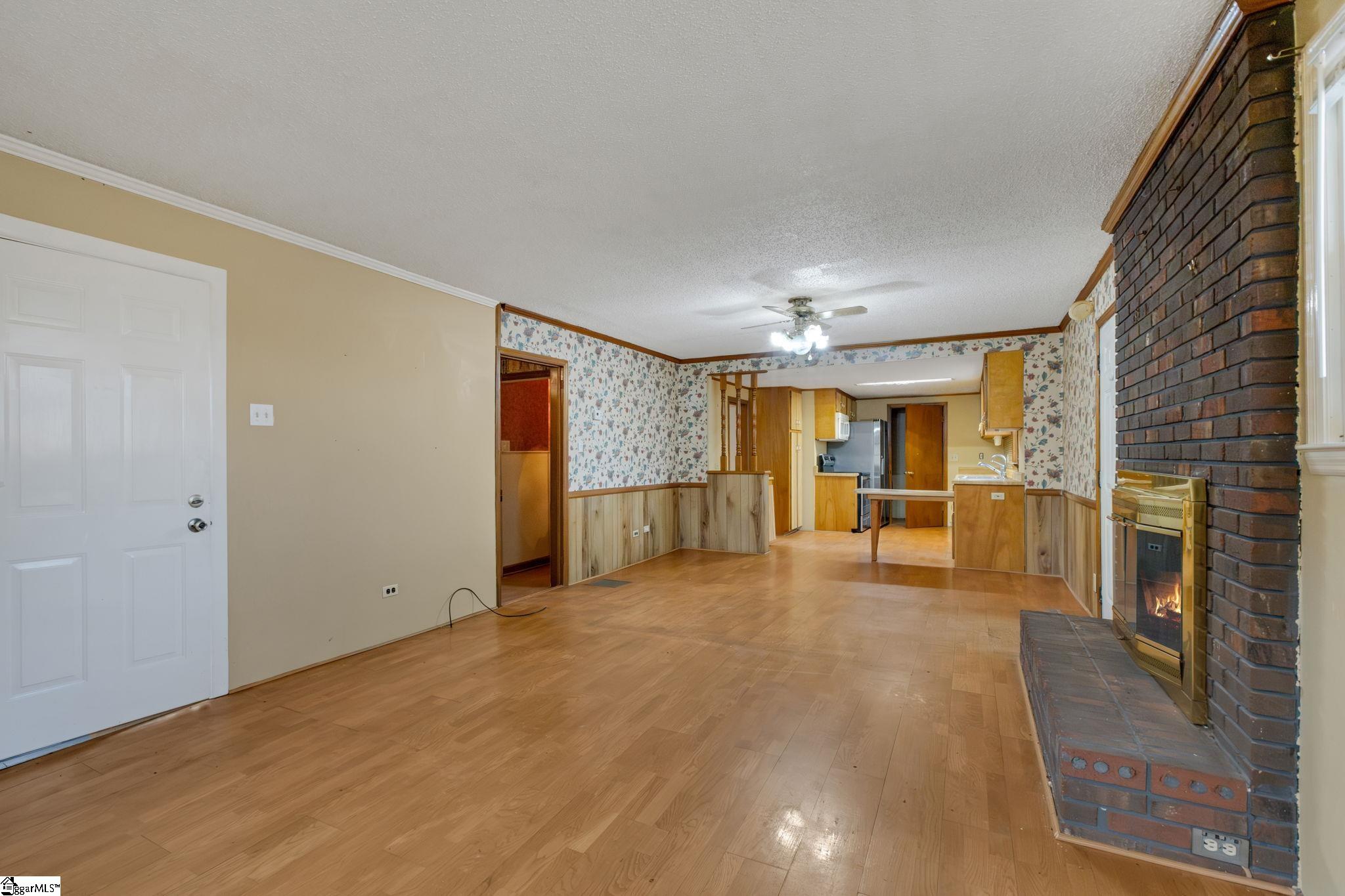 160 J Street Greer, SC 29651 - Photo 6 of 18