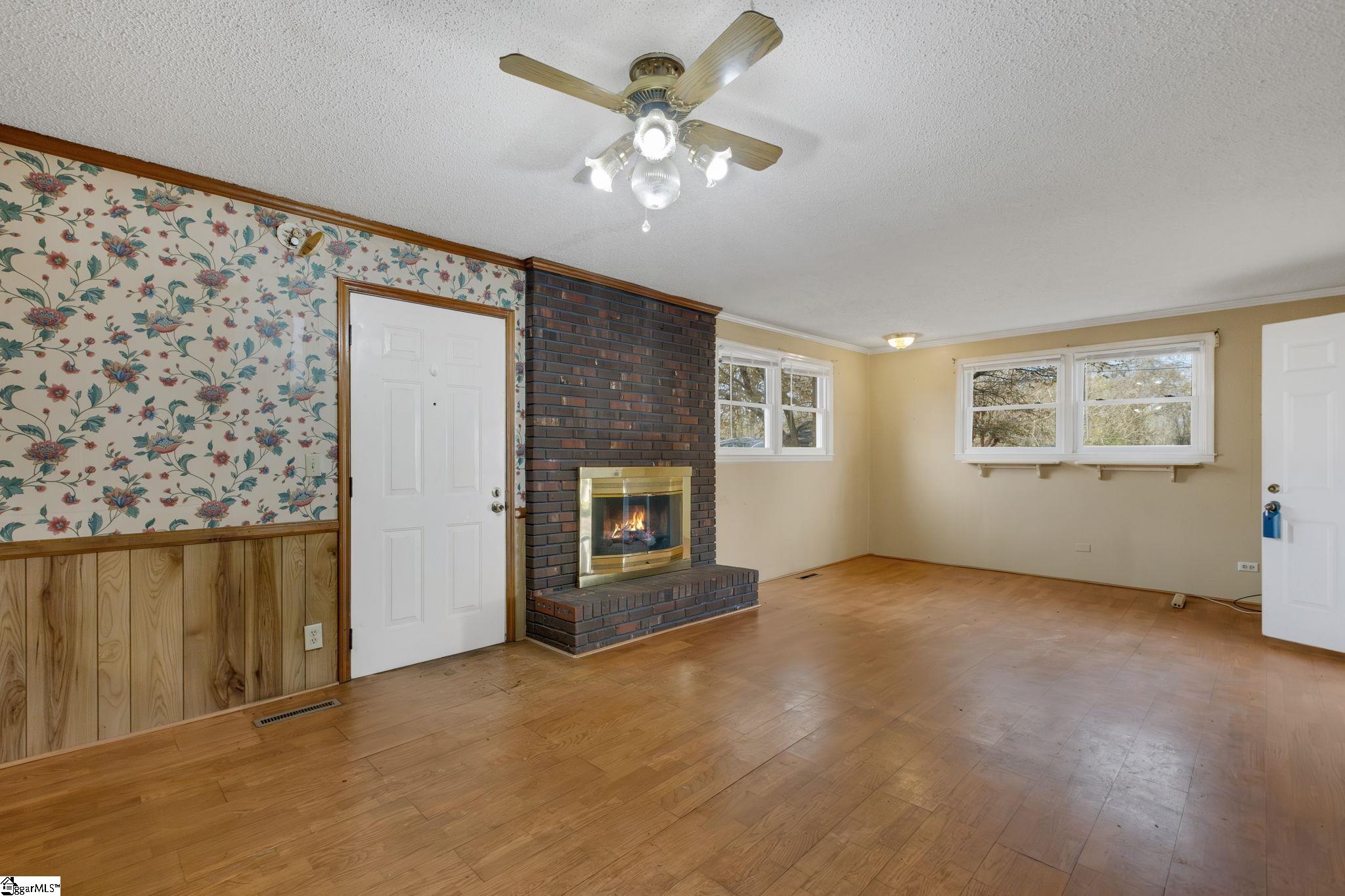 160 J Street Greer, SC 29651 - Photo 7 of 18