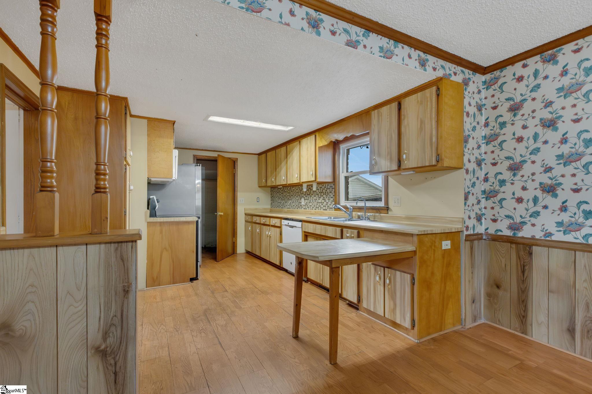 160 J Street Greer, SC 29651 - Photo 8 of 18