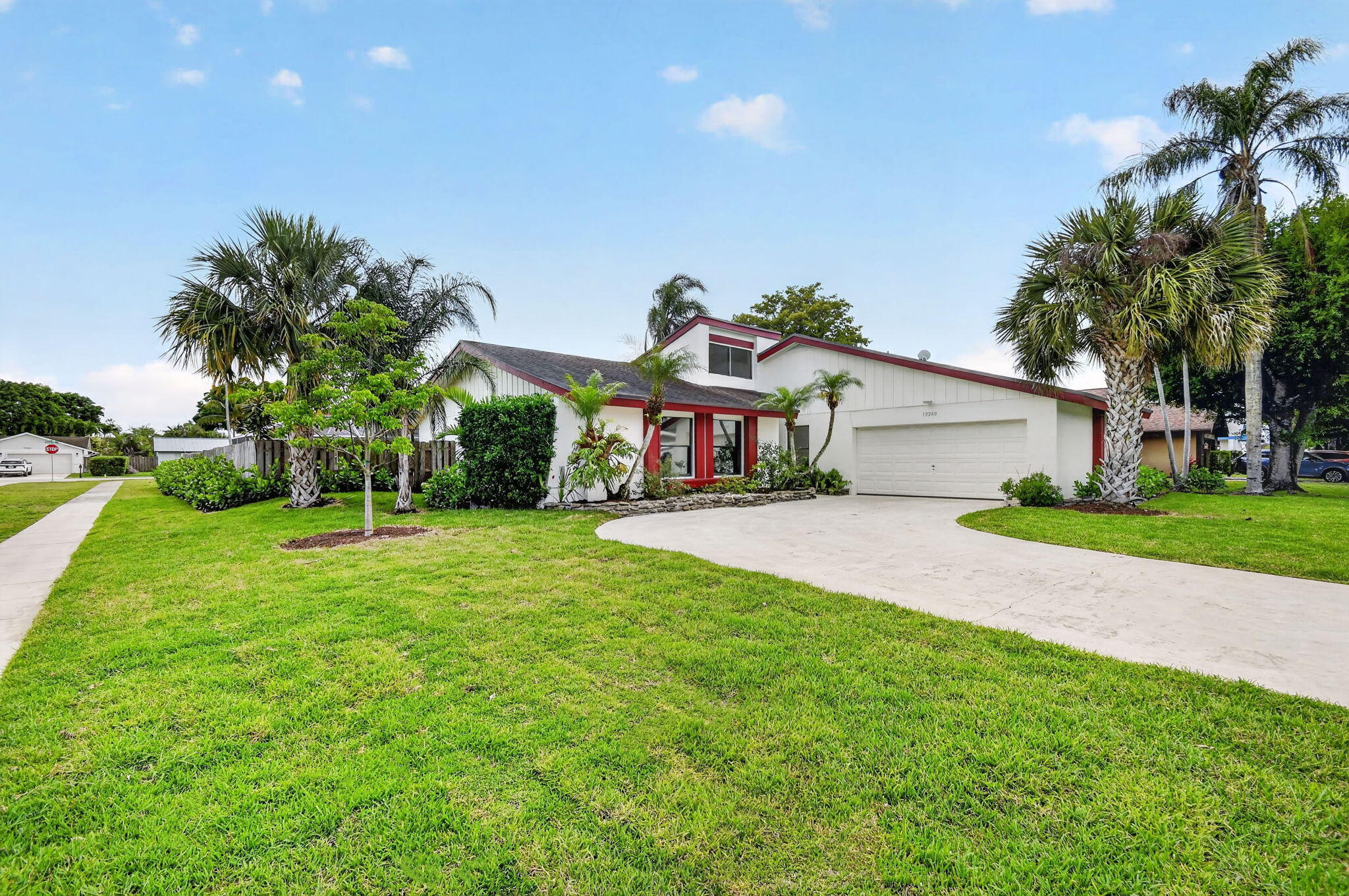 12260 Old Country Road South Wellington, FL 33414 - Photo 4 of 65 Corner Lot