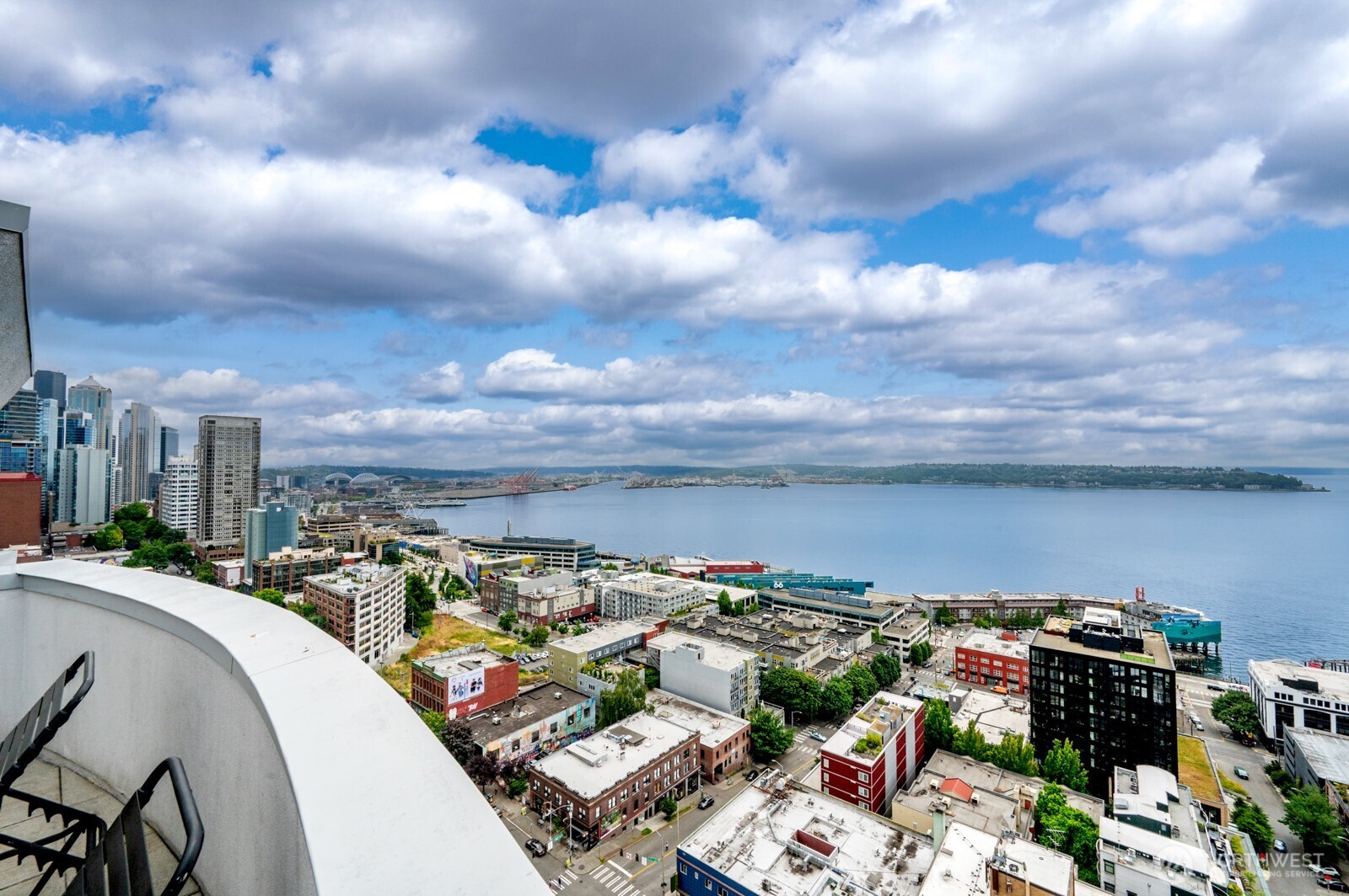121 Vine Street, Unit 703 Seattle, WA 98121 - Photo 35 of 37 a view of a city
