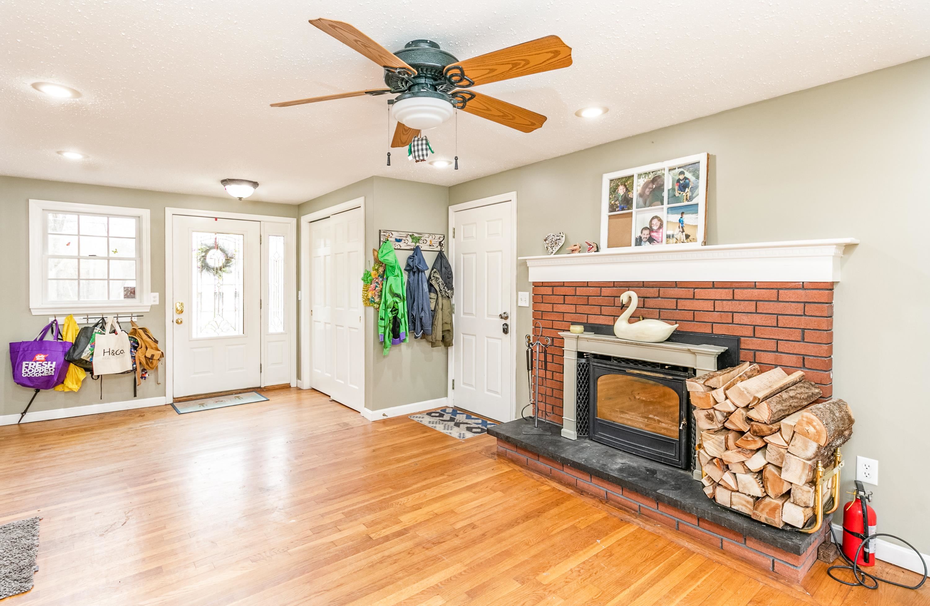 12 Cabot Road Merrimack, NH 03054 - Photo 6 of 32