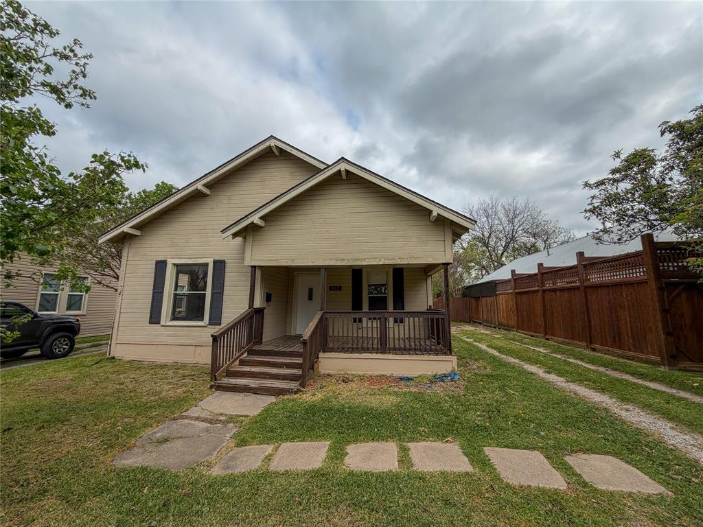 907 West Fischer Street Sherman, TX 75092 - Photo 1 of 1 a front view of house with yard and green space