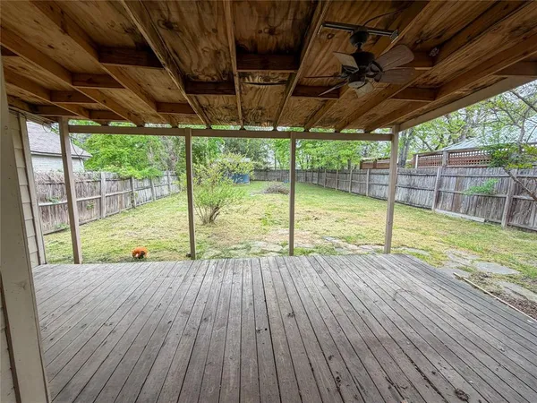 $1,300 | 907 West Fischer Street, Sherman, TX 75092