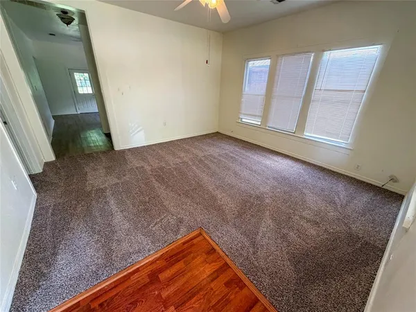 $1,300 | 907 West Fischer Street, Sherman, TX 75092