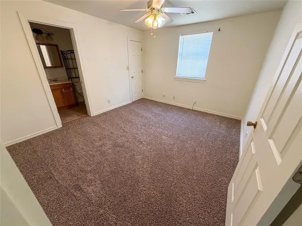 $1,300 | 907 West Fischer Street, Sherman, TX 75092