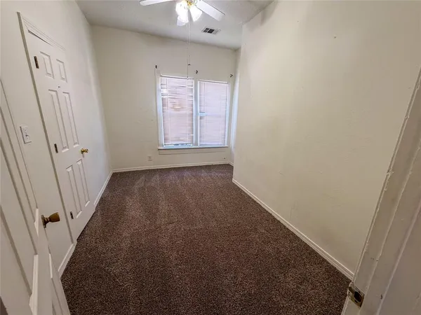 $1,300 | 907 West Fischer Street, Sherman, TX 75092