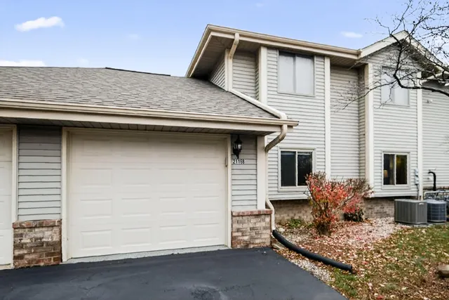$264,900 | 2116 Woodburn Road, Unit B, Waukesha, WI 53188