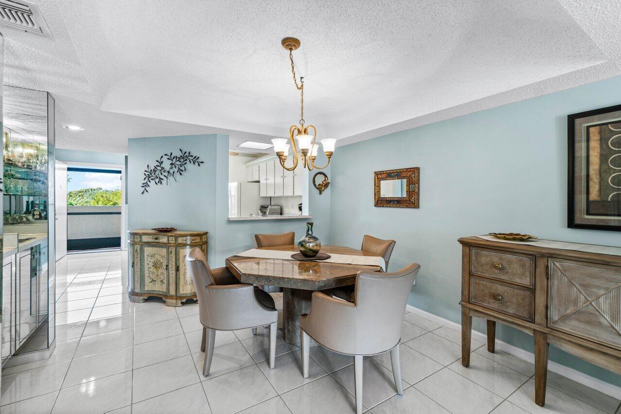 23345 Carolwood Lane Boca Raton, FL 33428 - Photo 9 of 37 010-23345CarolwoodLane-BocaRaton-FL-3342