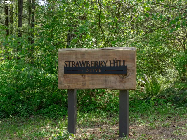 a sign that is sitting on a brick wall