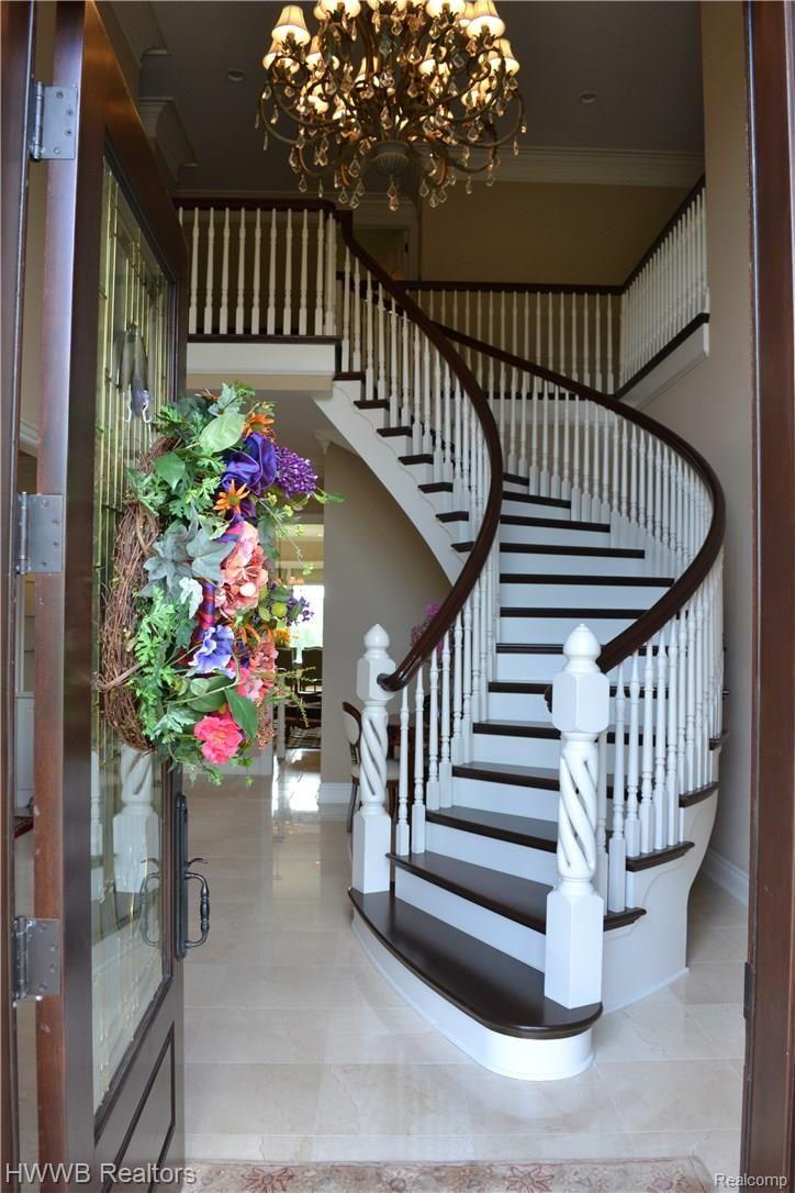 2693 Heights View Court Rochester, MI 48306 - Photo 9 of 95 Entry to Foyer