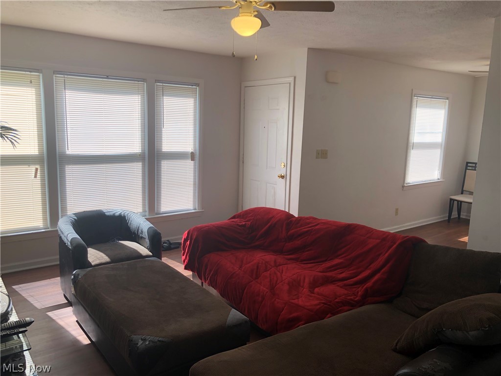 2553 Greenvale Road Cleveland, OH 44121 - Photo 8 of 17