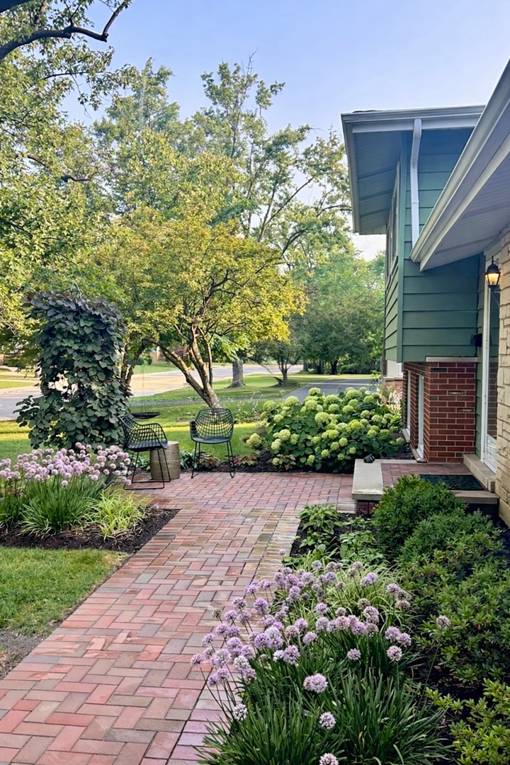 1033 Kenton Road Deerfield, IL 60015 - Photo 3 of 21