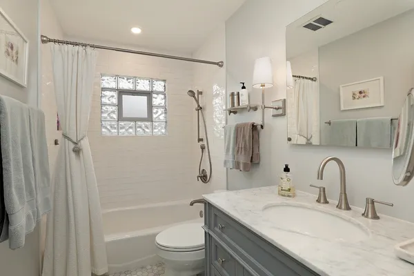$549,000 | 1033 Kenton Road, Deerfield, IL 60015