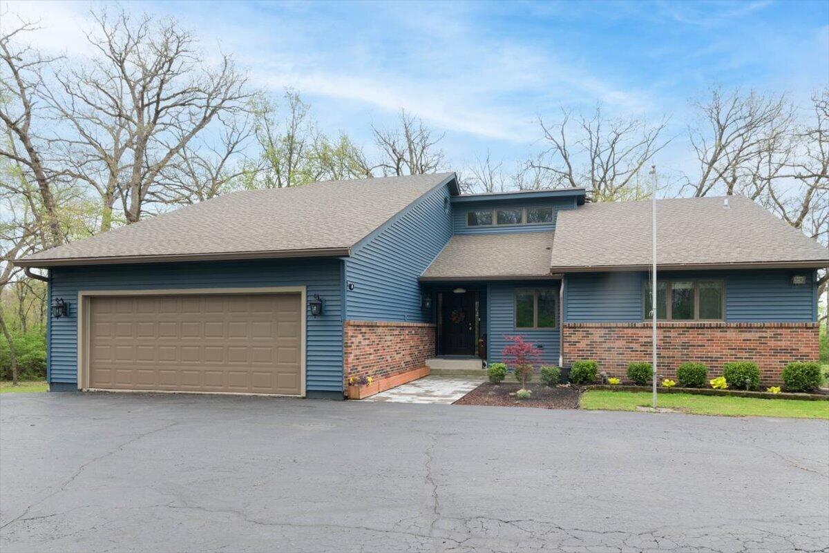 9131 Colfax Street Crown Point, IN 46307 - Photo 1 of 25 1200x801