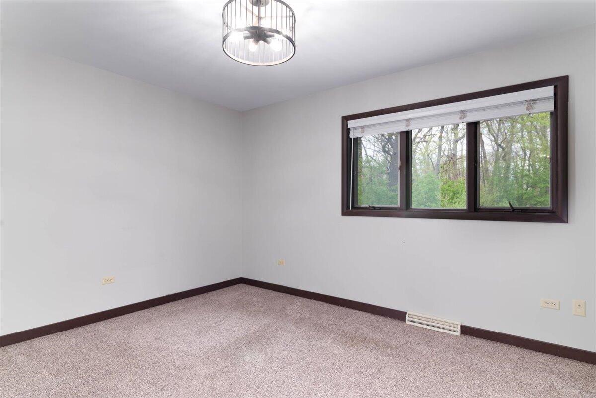 9131 Colfax Street Crown Point, IN 46307 - Photo 11 of 25 1200x802