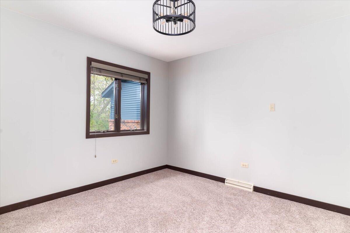 9131 Colfax Street Crown Point, IN 46307 - Photo 10 of 25 1200x799