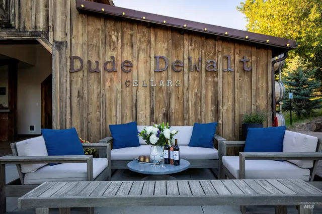 $9,100,000 | 5446 N Highway, Eagle, ID 83616