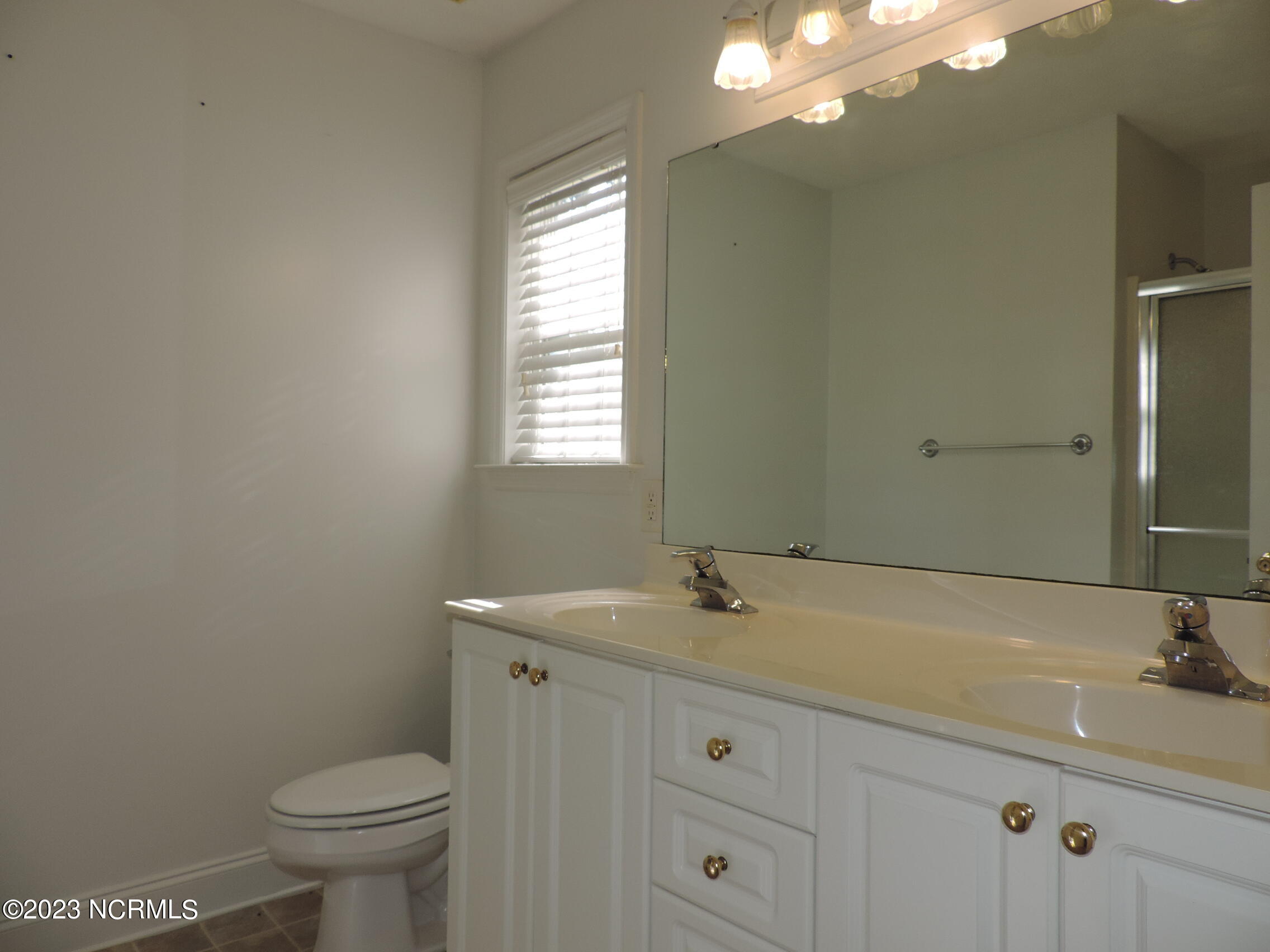 130 Hidden Pond Drive New Bern, NC 28562 - Photo 15 of 29 master bathroom