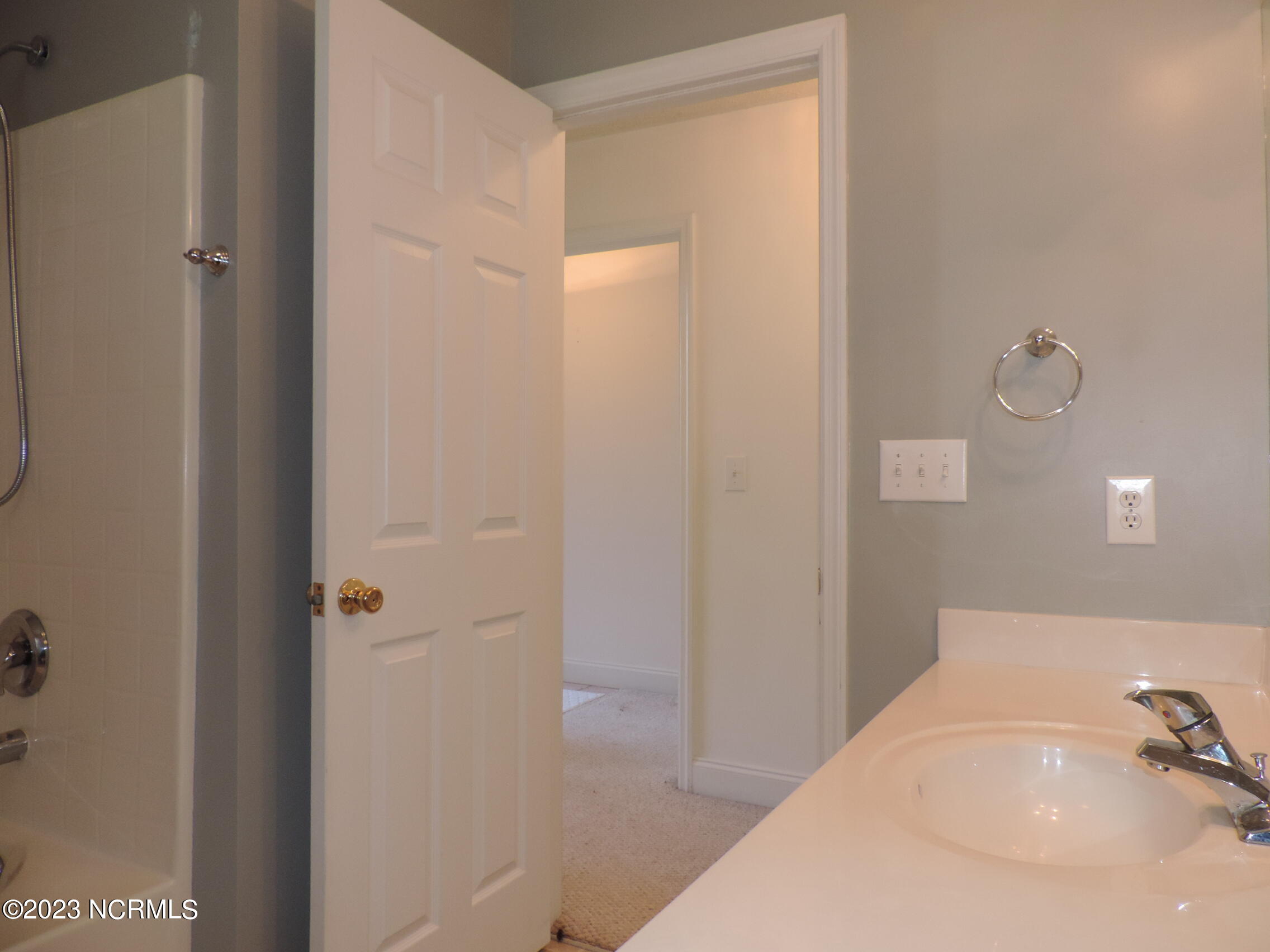 130 Hidden Pond Drive New Bern, NC 28562 - Photo 19 of 29 hall bath