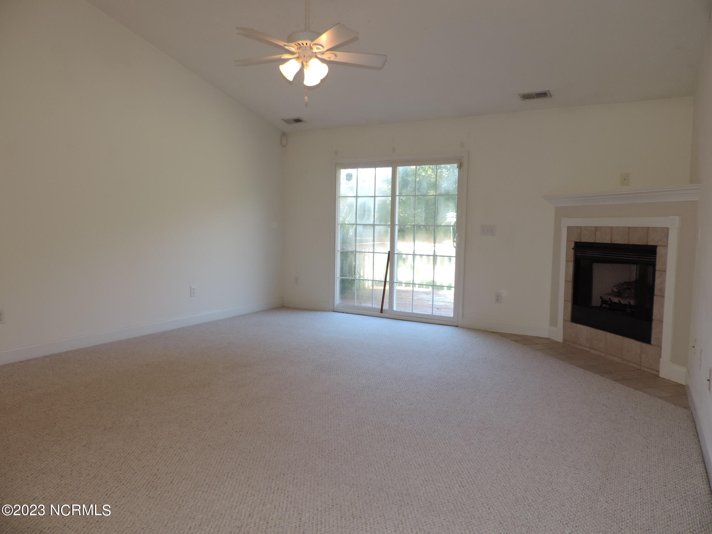 130 Hidden Pond Drive New Bern, NC 28562 - Photo 4 of 29 living room
