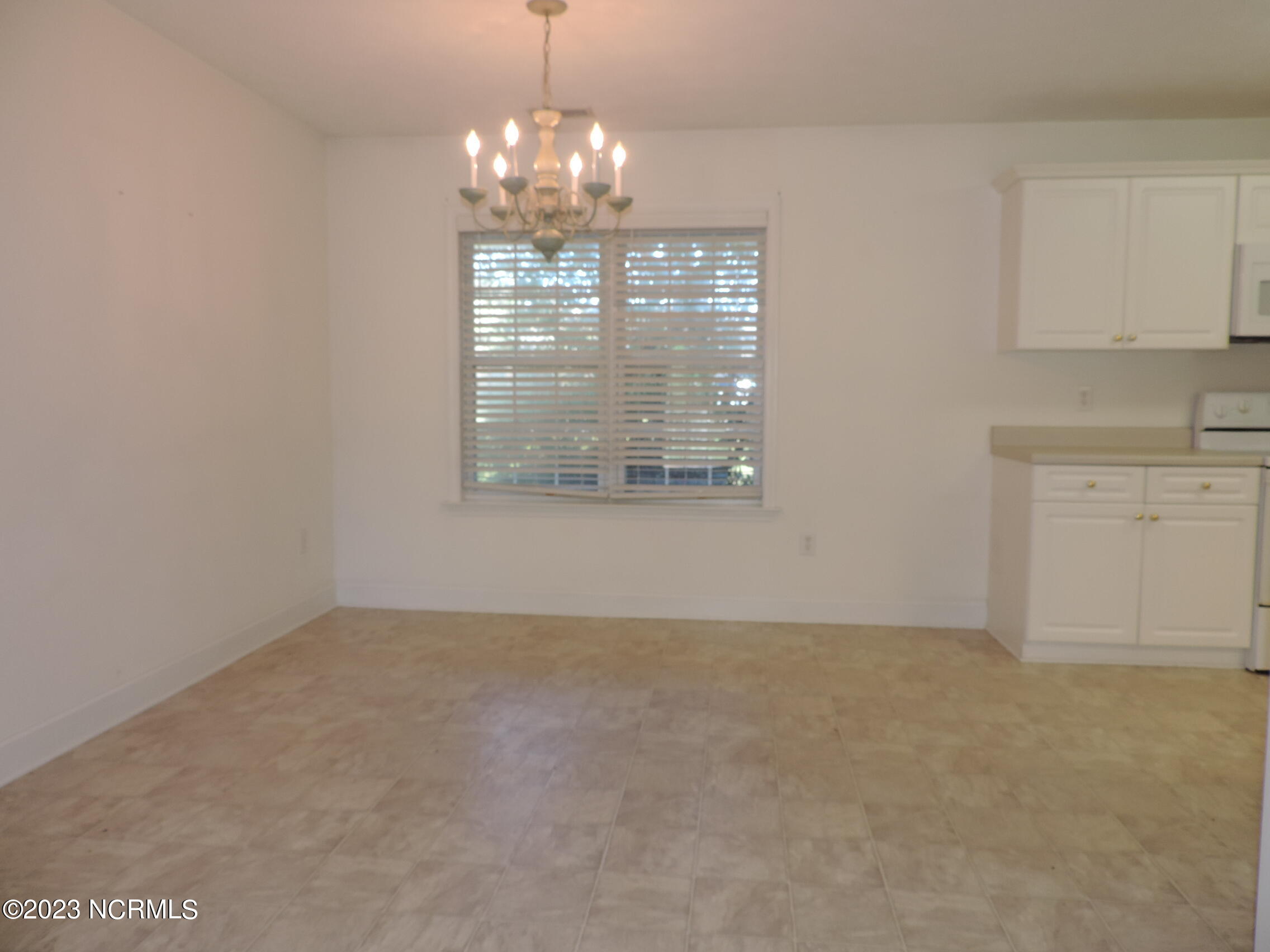 130 Hidden Pond Drive New Bern, NC 28562 - Photo 7 of 29 dining room