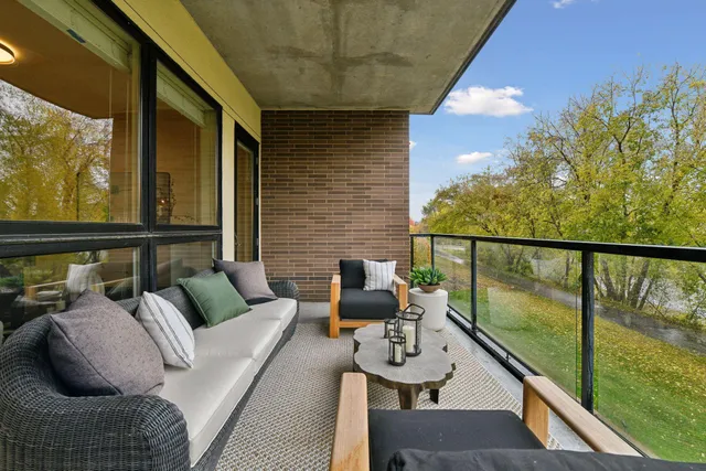 $1,000,000 | 4201 Sunset Drive, Unit N217, Spring Park, MN 55384