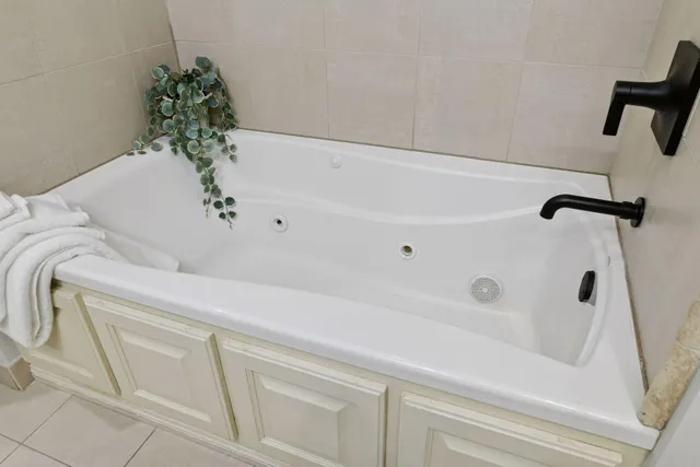 $1,000,000 | 4201 Sunset Drive, Unit N217, Spring Park, MN 55384