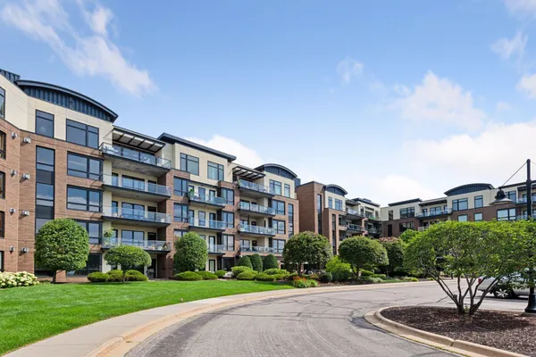 $1,000,000 | 4201 Sunset Drive, Unit N217, Spring Park, MN 55384