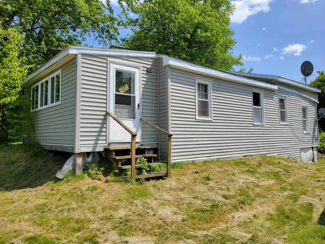 $210,000 | 24 Bragg Bay, Errol, NH 03579