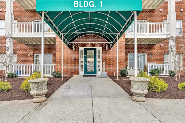 $295,000 | 4434 Pheasant Ridge Road, Unit 101, Roanoke, VA 24014