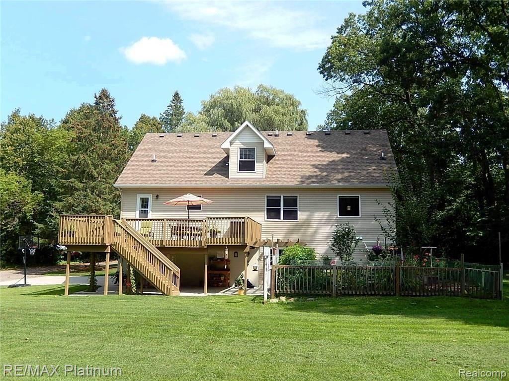 10183 Hartland Road Fenton, MI 48430 - Photo 2 of 83 2.JPG