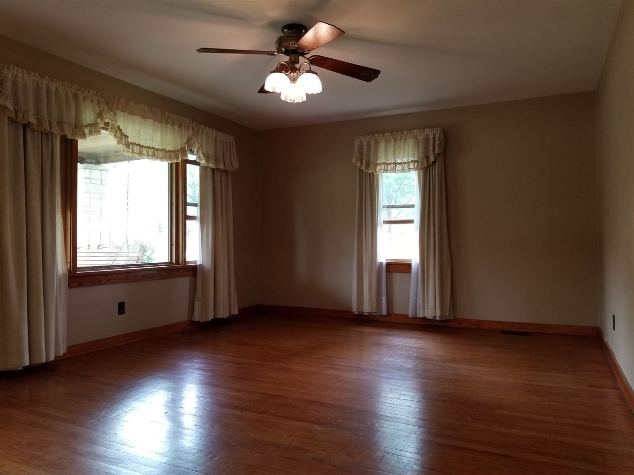 2104 Williams Road Bedford, IN 47421 - Photo 8 of 23 Gallery Image 8